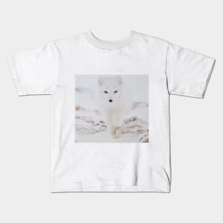 White wolf in the snow Kids T-Shirt